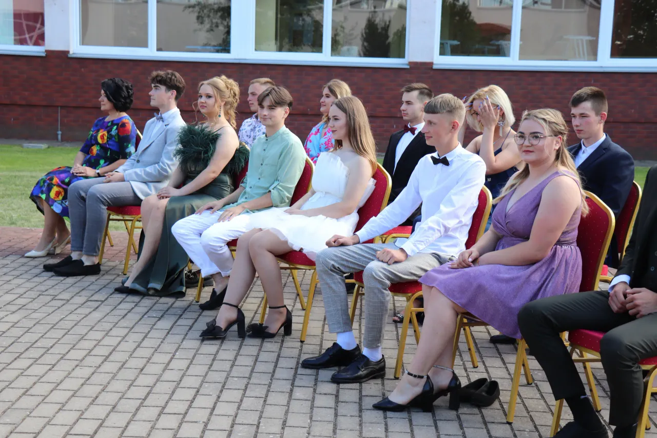 butrimoniu gimnazijos abiturientai scaled