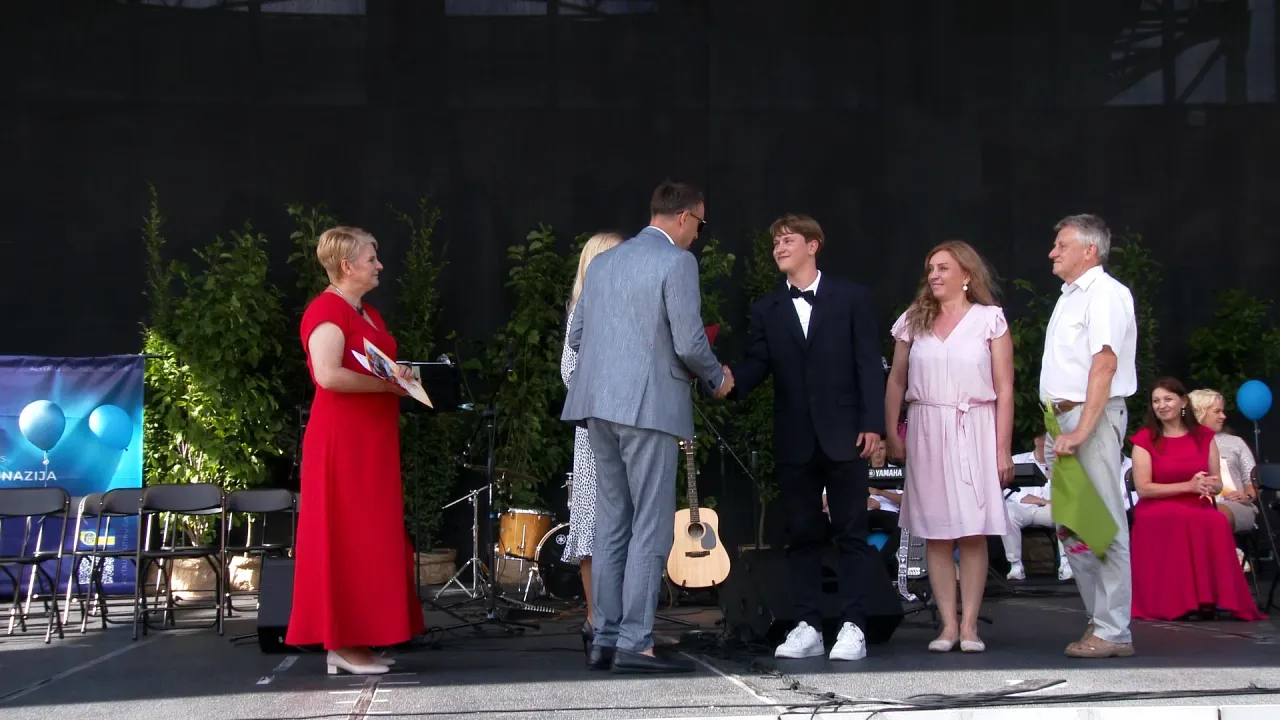 c000200 52 39 48still046 jpg