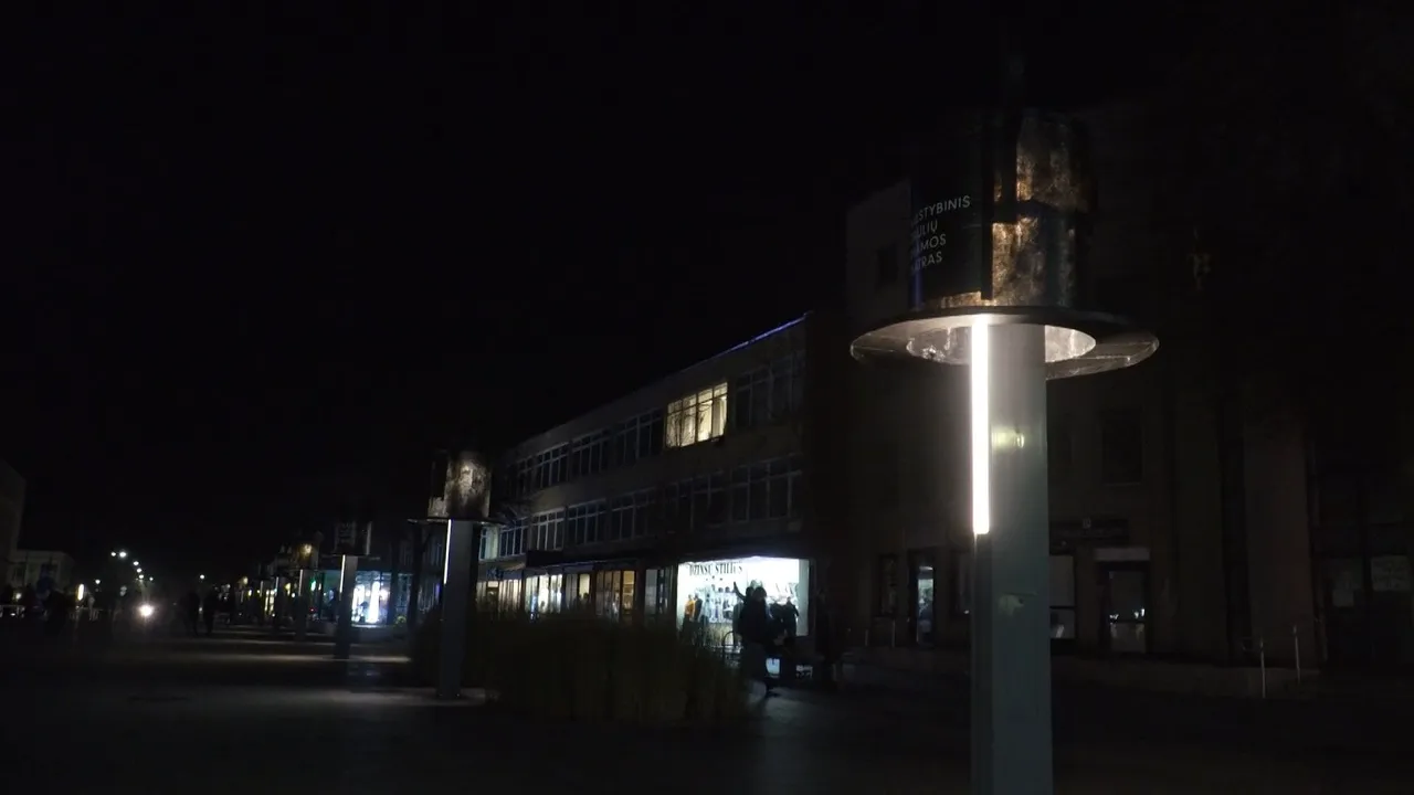 com media atidarymas00 21 04 11still008