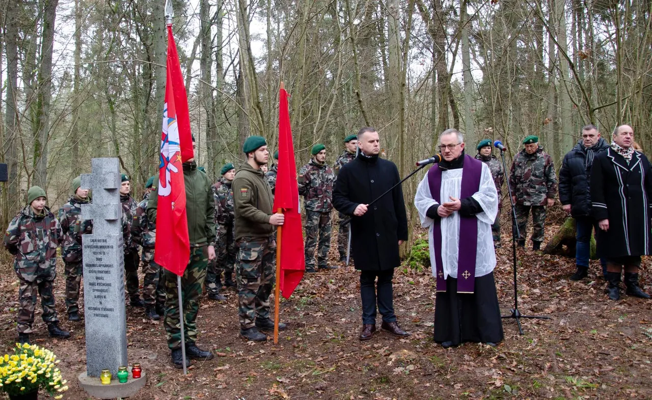 dekanas arunas uzupis pasventino partizanu zuties vieta