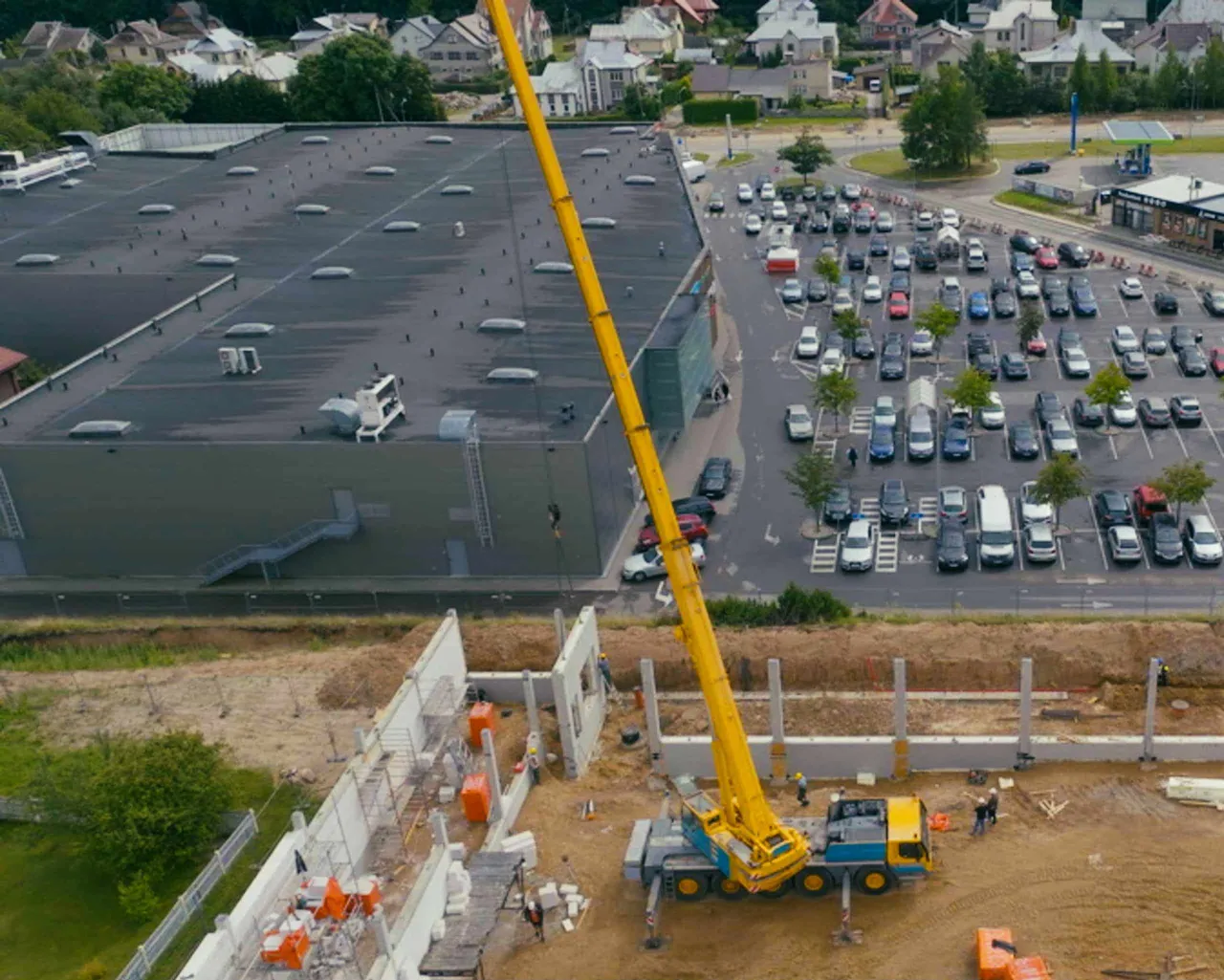 dji 005700 00 53 47still001 scaled