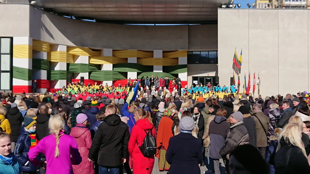 dscpdc 0003 burst20220311123115638 cover scaled