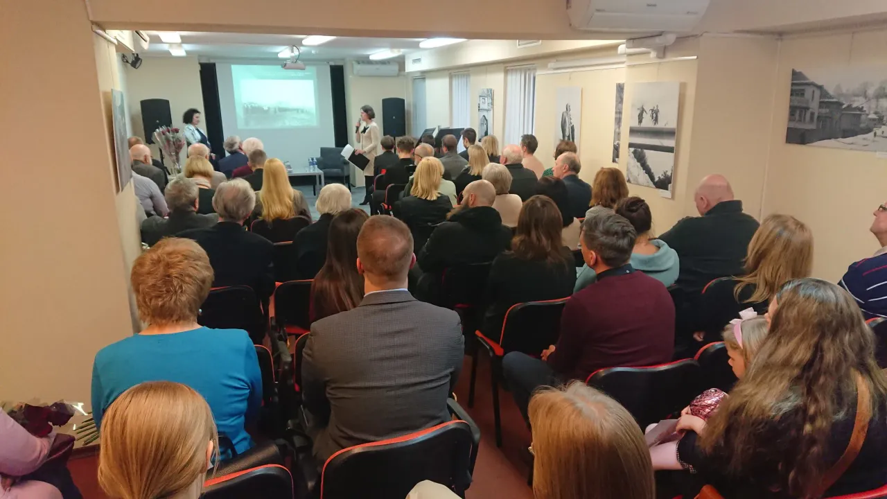 dscpdc 0003 burst20230315173347501 cover scaled