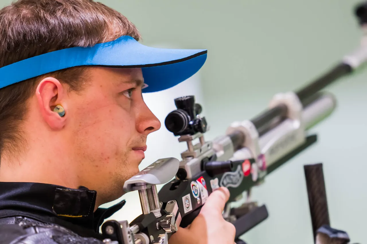 giruk2 00992 1900x1266 1