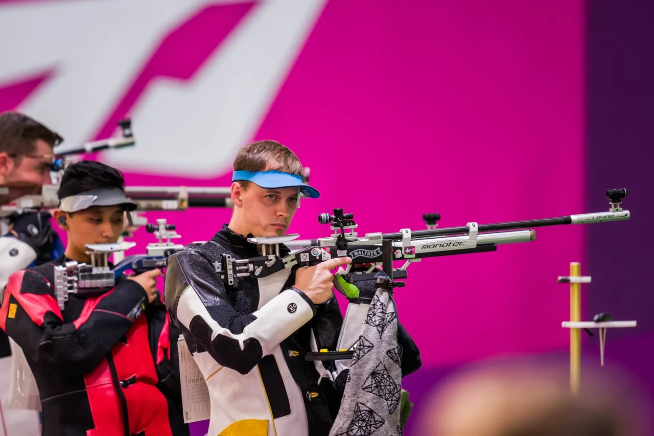 giruk2 01041 1900x1266 1