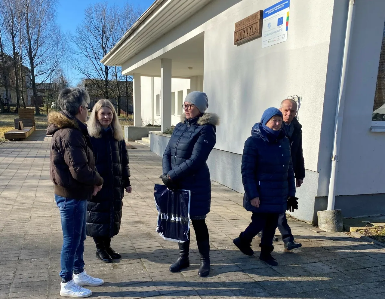 gyventojai ir seniunas 1 scaled