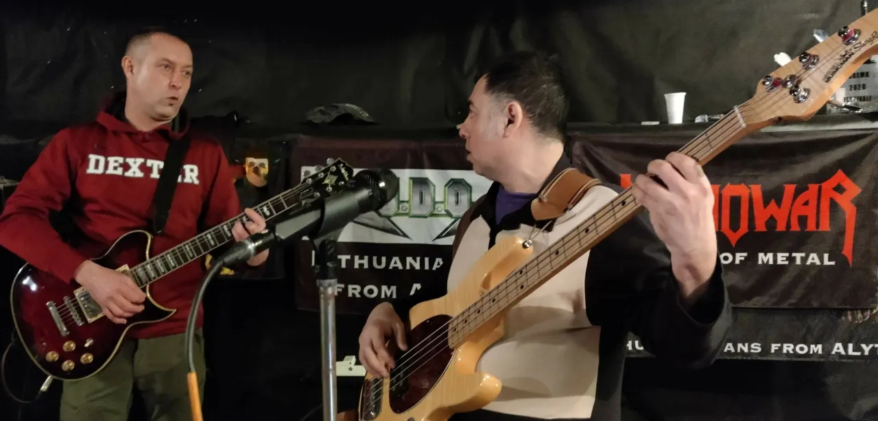 hrupa krovi grupes dalis vocal bass guitar scaled