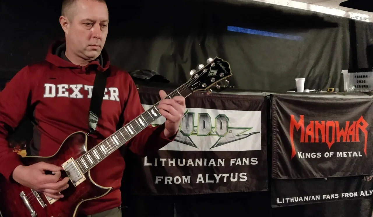 hrupa krovi guitar scaled