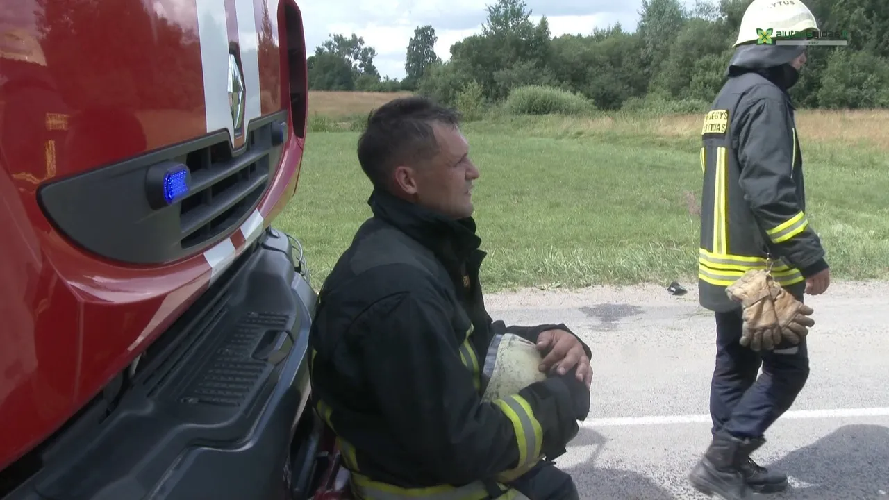 img 222300 01 52 10still009