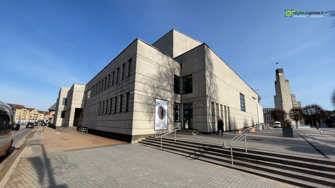 img 622500 00 06 14still006