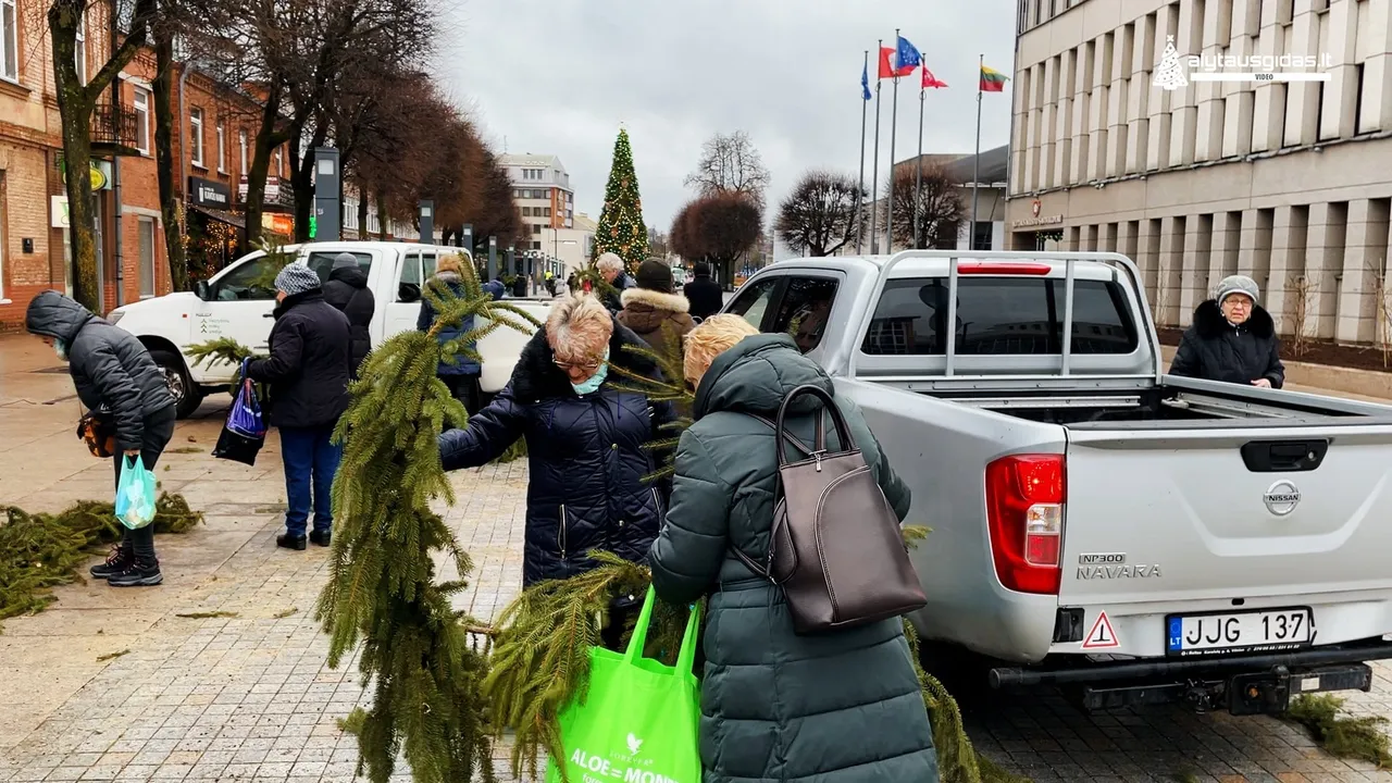 img 673600 00 54 25still008