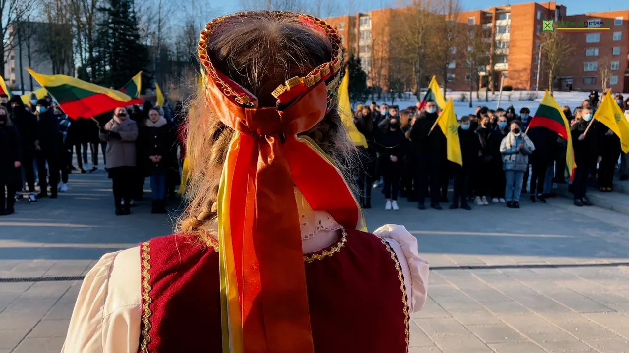 img 820200 00 48 04still009