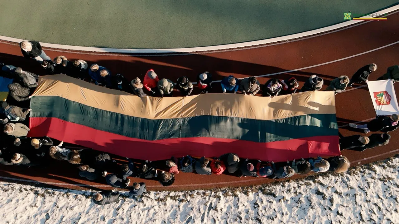 img 820200 01 42 25still015