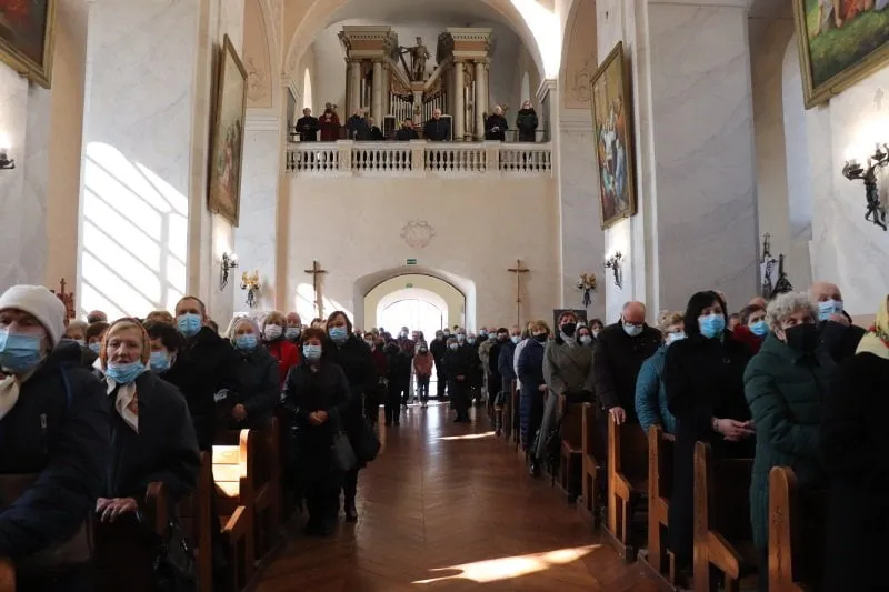 iskilmingose misiose dalyvavo daug vietos gyventoju ir sveciu