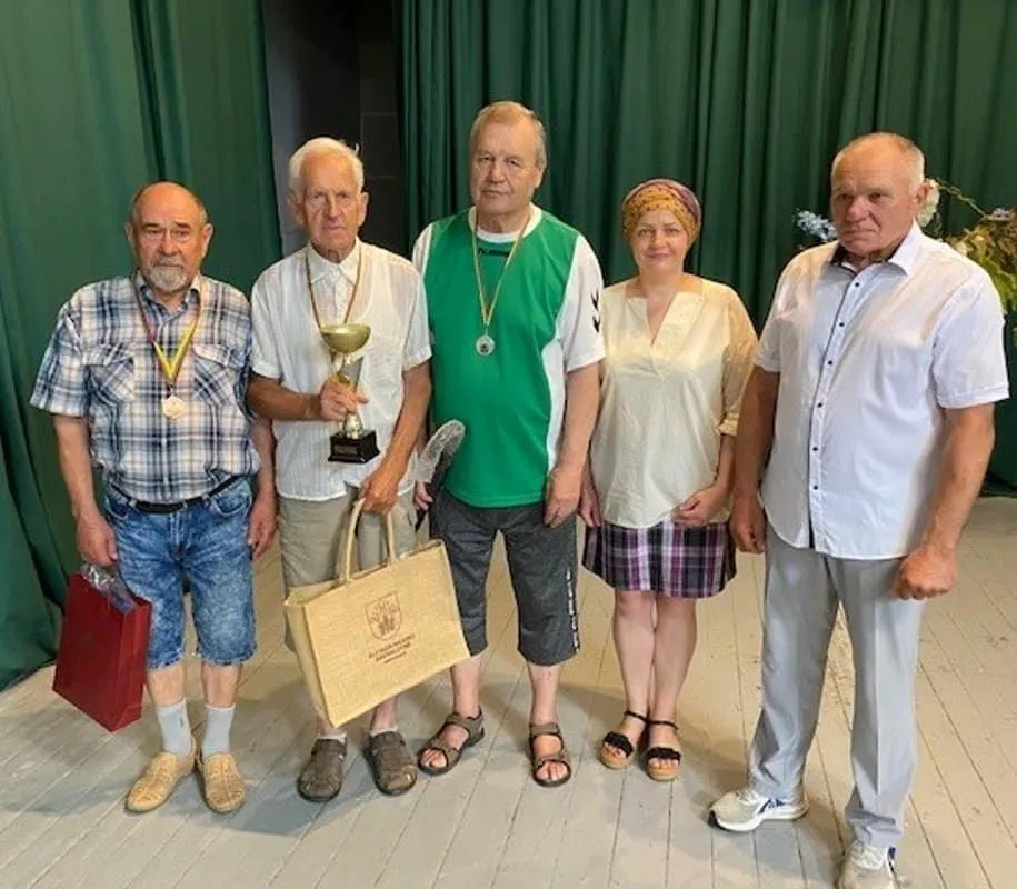 kcikanas desineje ir vicemere dkitaviciene su turnyro nugaletojais