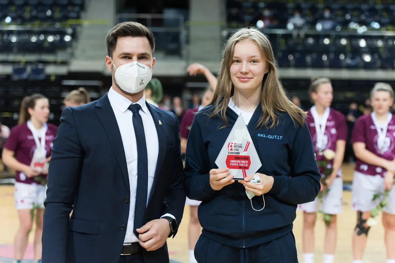 krelaur192994449 4034902246587817 5101968774646428320 n