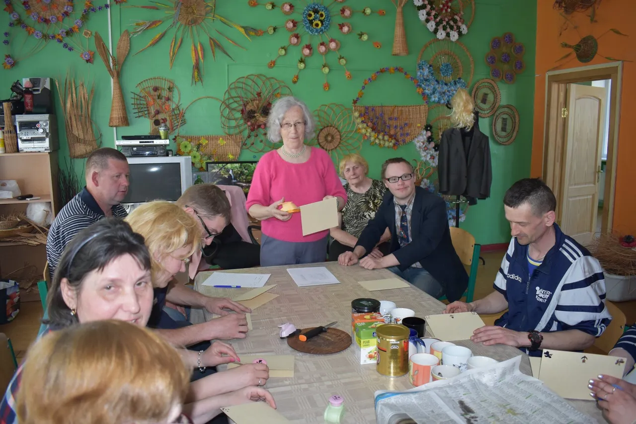 lietuvos sutrikusio intelekto zmoniu globos bendrijos viltis alytaus rajono padalinio nariai dalyvauja ivairiose veiklose nuotr centre danute laukaitiene