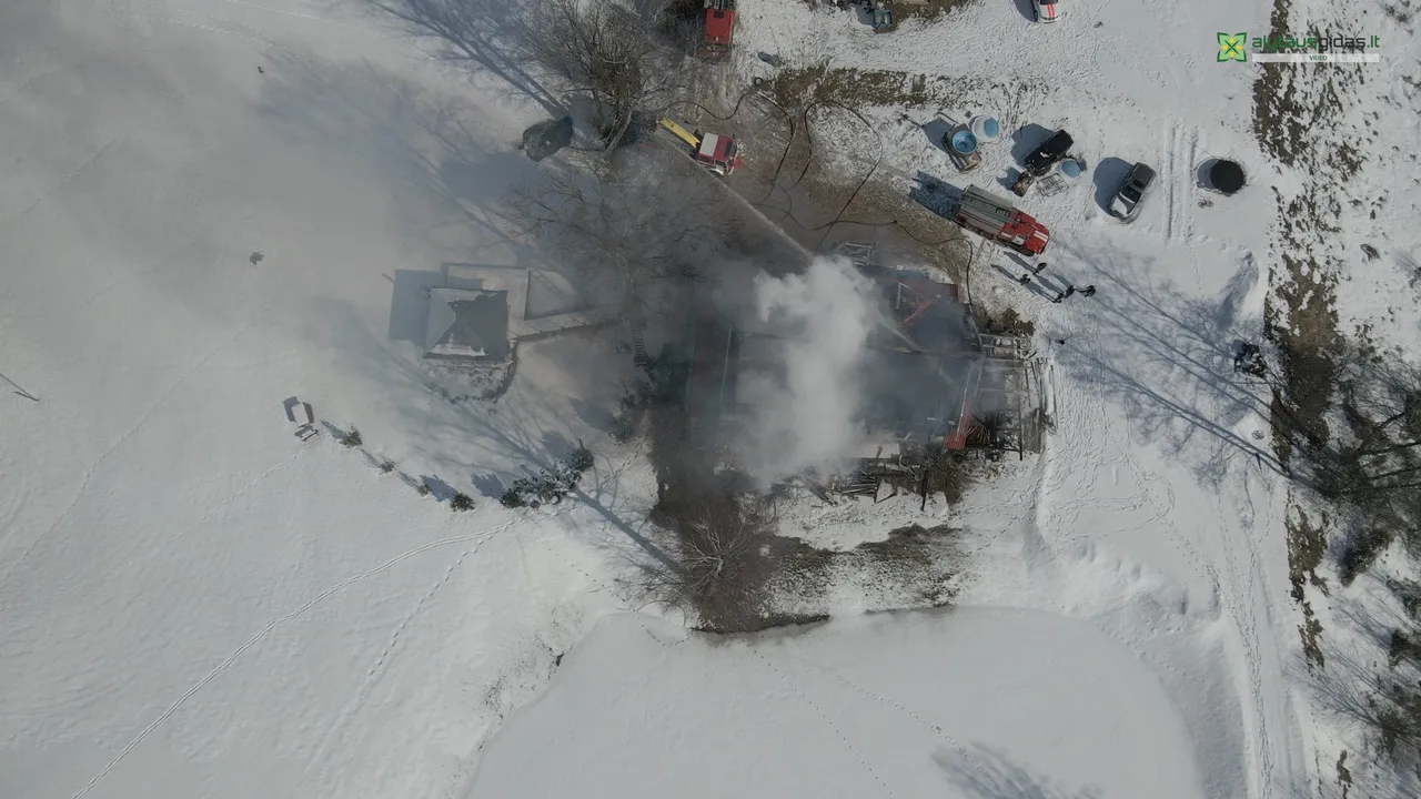 mah0206800 00 26 24still009