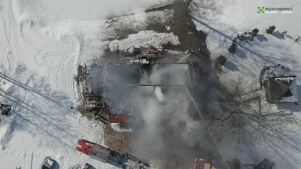 mah0206800 00 56 41still008