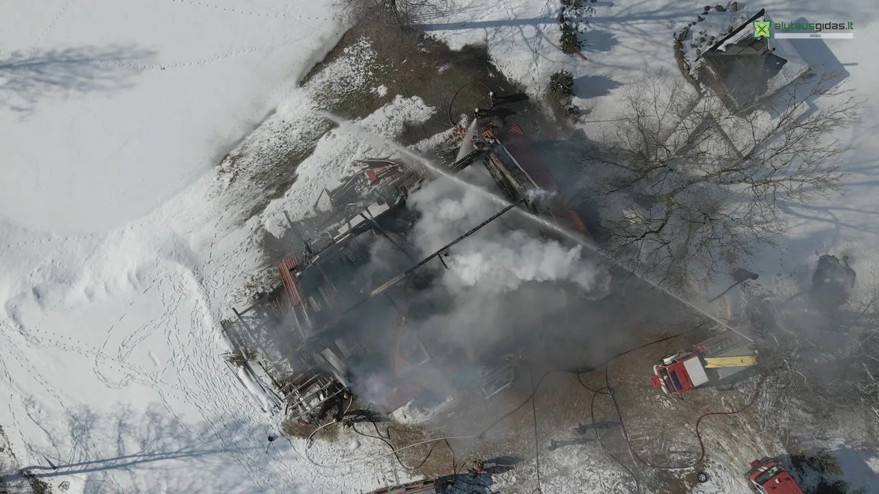 mah0206800 00 57 13still007