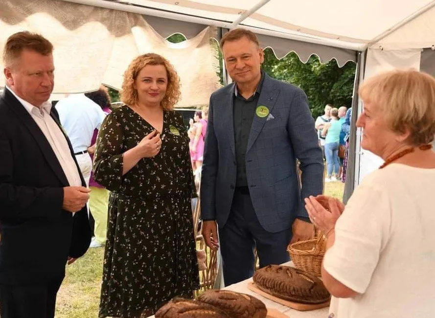 meras a vrubliauskas mero pavaduotoja d kitaviciene punios seniunijos sen g laukaitis duonos kepeja i kaskoniene punios oniniu sventeje 1