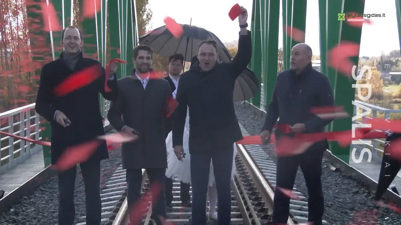 mfyoutube 38 80500 09 26 17still024