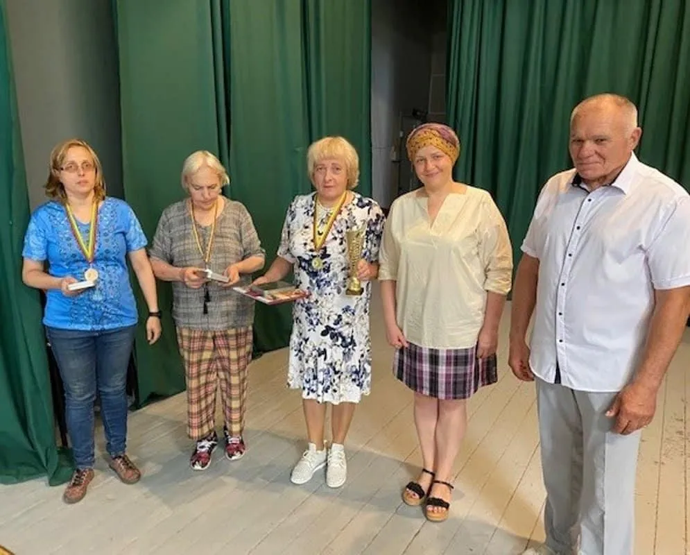 moterys taip pat gerai zaidzia saskemis