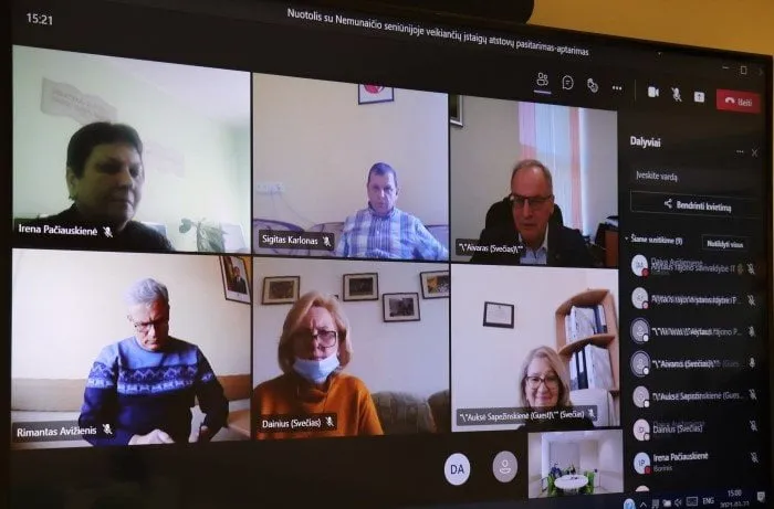 nemunaicio seniunas rimantas avizienis nuotr pirmas is kaires istaigu darbuotojai ir ju vadovai pristate darbus ir planusss