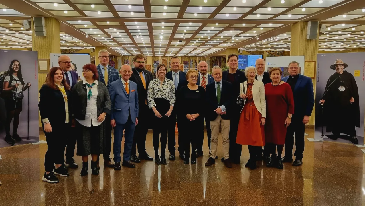 parodos organizatoriai ir dalyviai scaled