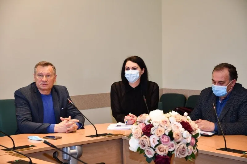 pasitarime del apzeldinimo rajono meras a vrubliauskas administracijos direktore g jociunskaite pavaduotojas v pranskevicius