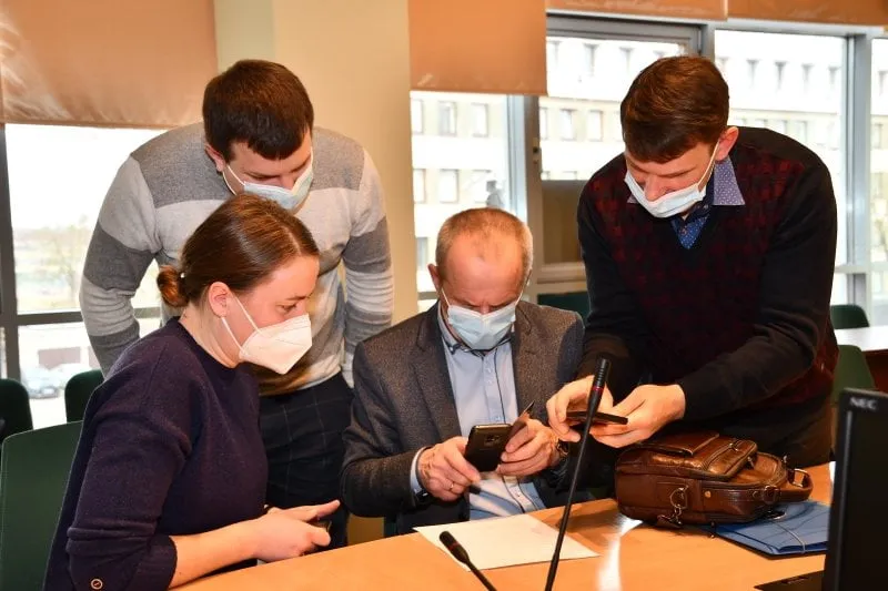 seniunai dalijasi seniuniju apzeldinimo idejomis