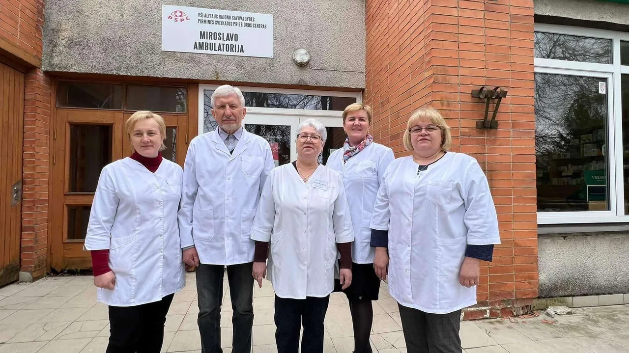 tarybos narys gydytojas antanas damkus su kolegemis