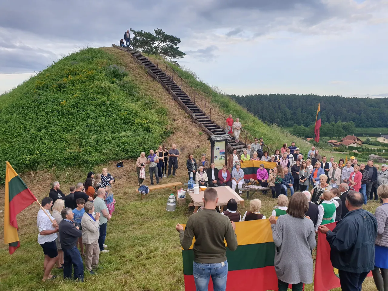 tautiskos giesmes giedojimas rumbonysee