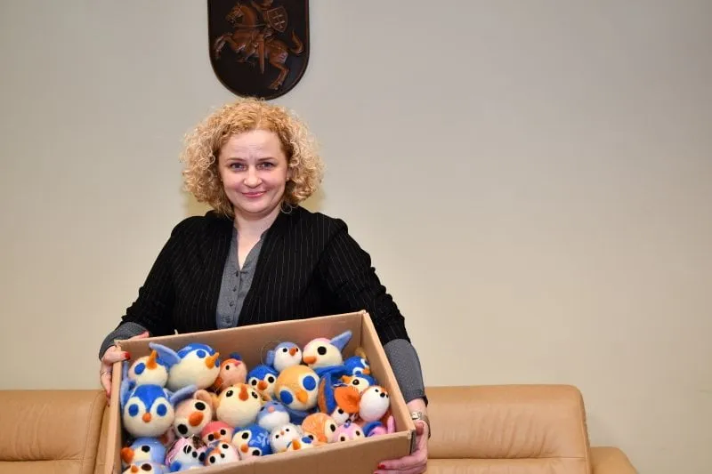 vicemere dalia kitaviciene su rajono bendruomeniu pagamintais paukciukais prezidenturos kaledu eglutei