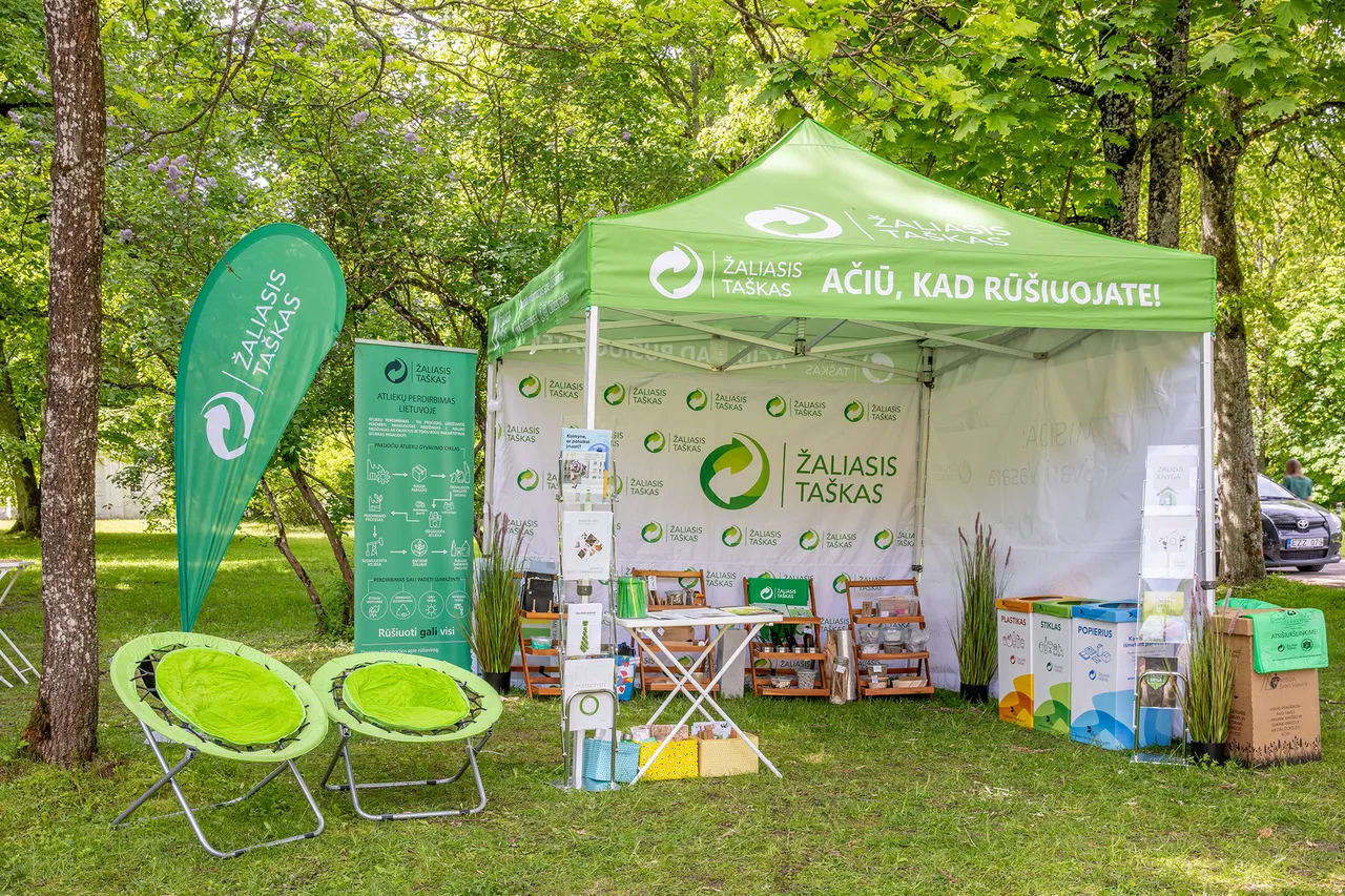 zaliojo tasko stendas