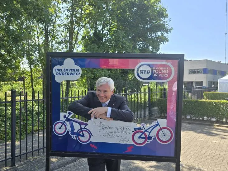 Gedeputeerde André van Schie (Mobiliteit) was aanwezig bij het fatbike parcours op het Cals College in IJsselstein.