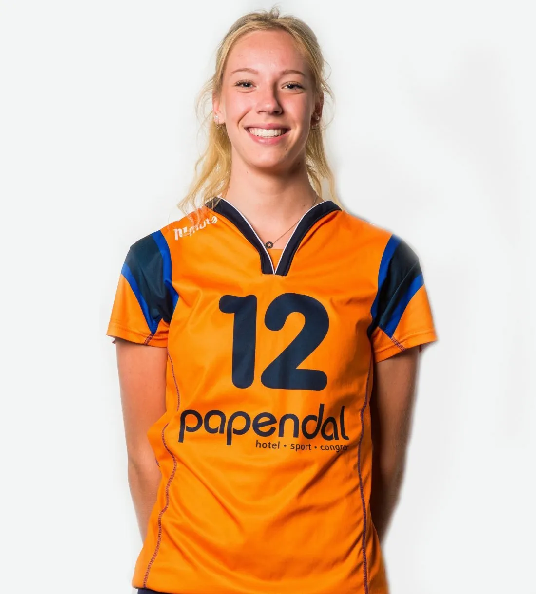 12 tess de vries 1100x1220