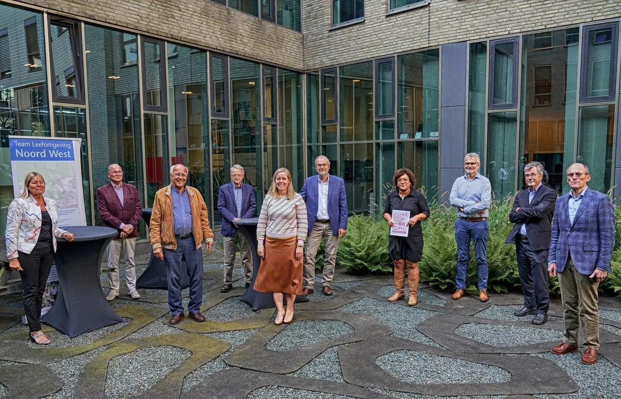 18 09 kerkbestuur gemeente oa wethouder louwers en stichting wijkcentrum bakermat