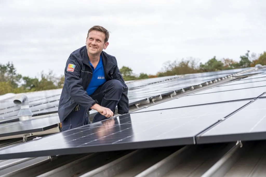 bzsander van wessel installeert zonnepanelen 1