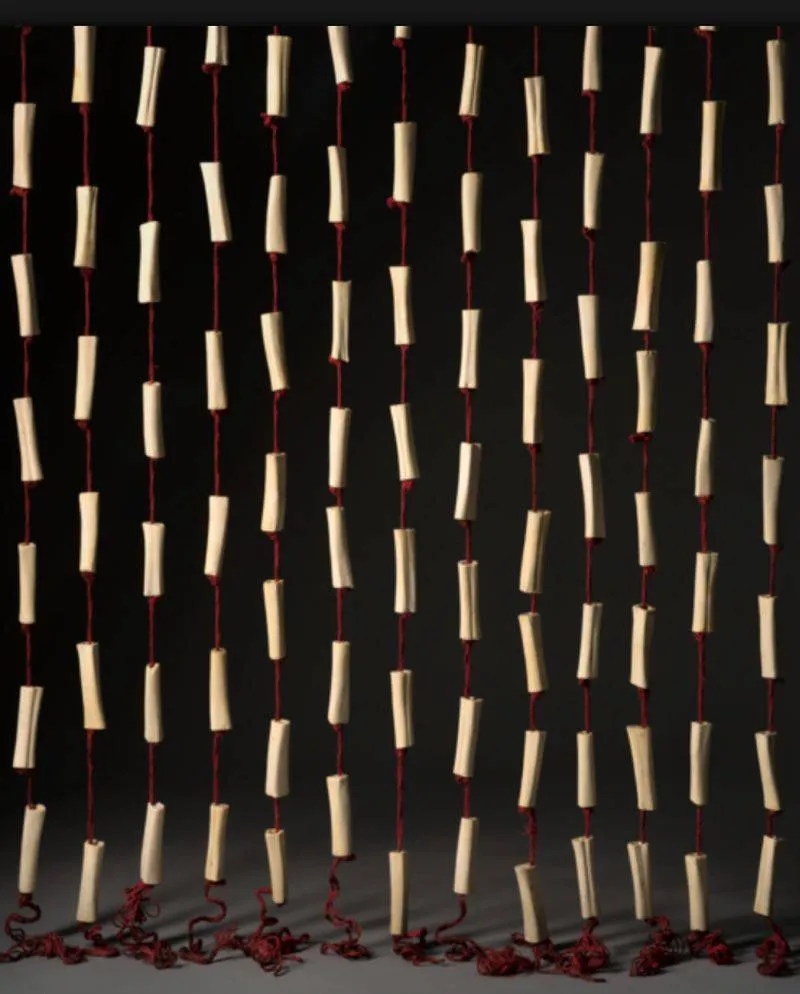 Marina Abramović. Ulay , Bone Curtain,1985, photo. Marjon Gemmeke.Kröller.Müller Image Bank