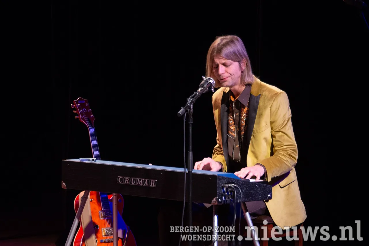 Rob Roemers op piano