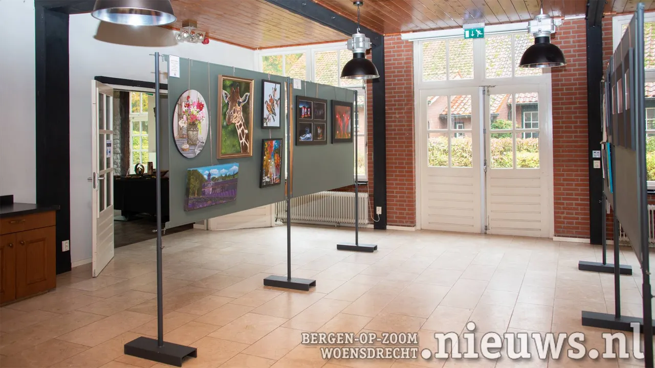 Schilderijen, foto's, alles overzichtelijk uitgestald