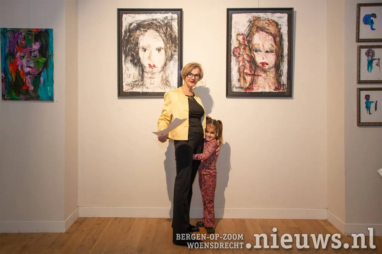 Annemarie met Nora, een van haar kleinkinderen