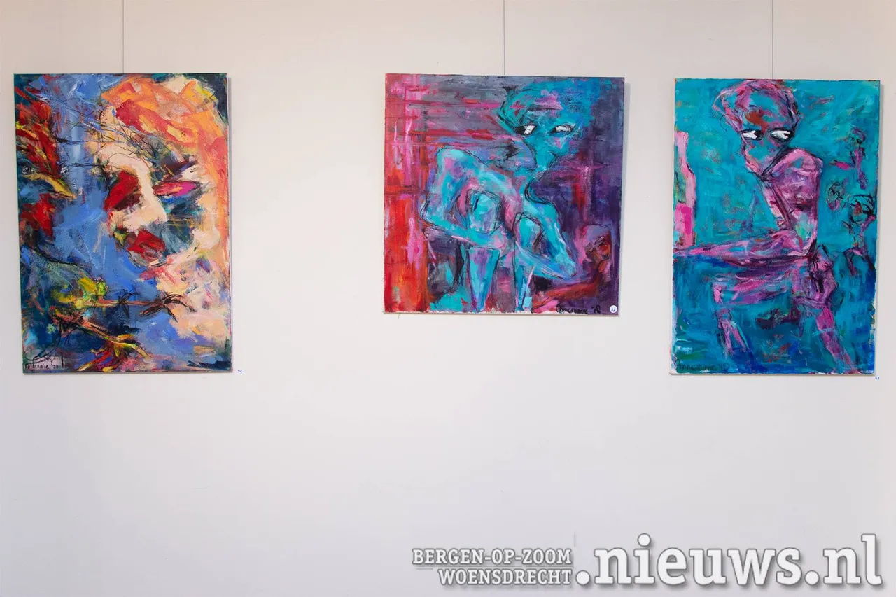 "Your strength", "Afstand" en "Snel", alle drie acryl op linnen