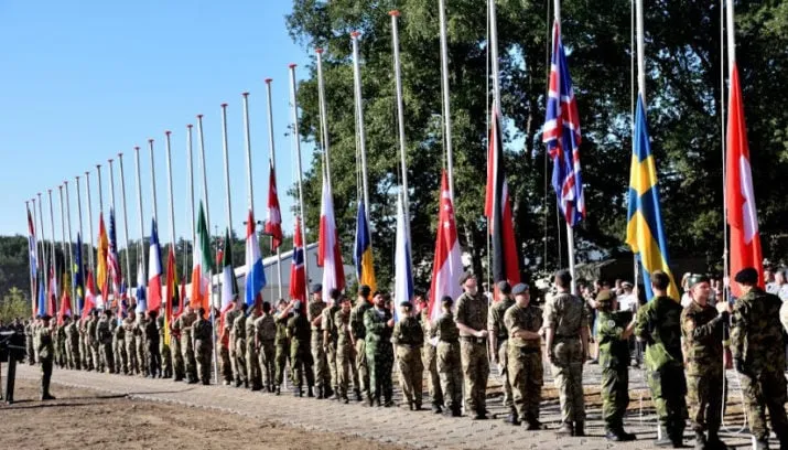 vlaggenparade heumensoord 02 715x408