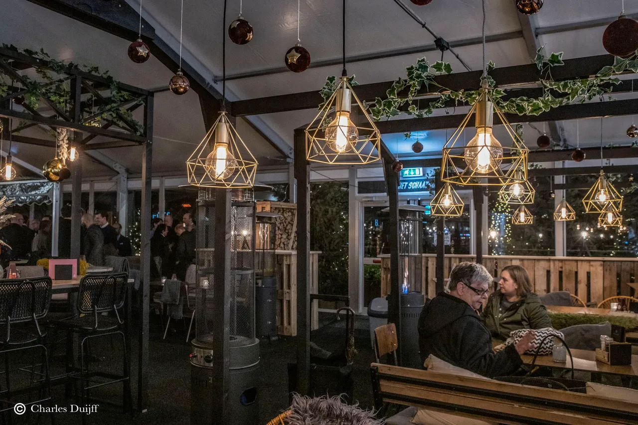 bar bij ijsbaan