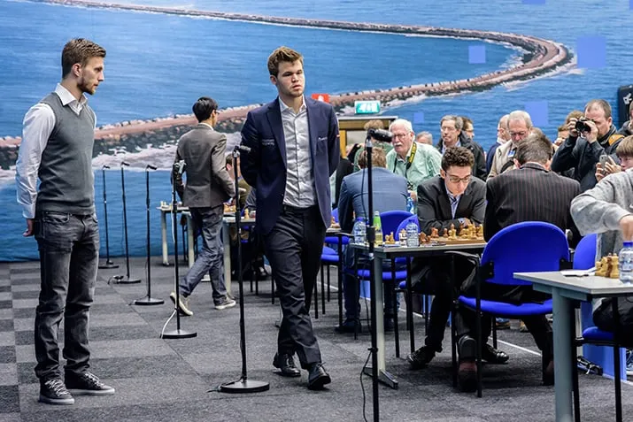 bezoekje ajas chess r8 3