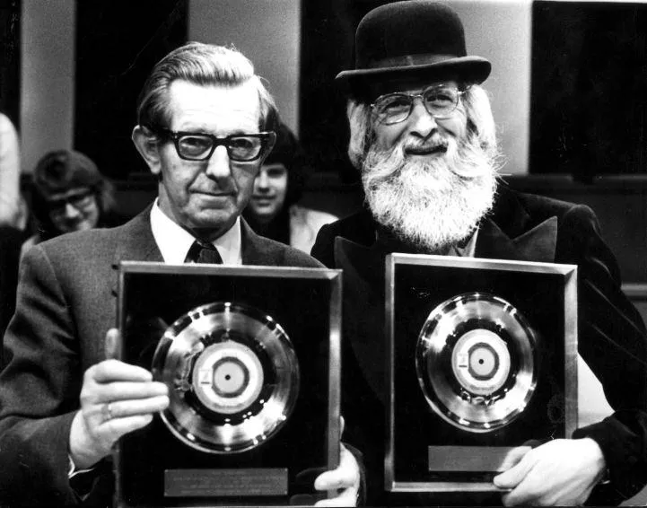 hendrik koekoek bijnaam boer koekoek met pierre kartner vader abraham ontvangen op 20 februari 1974 een gouden plaa sfa001009239 wiki