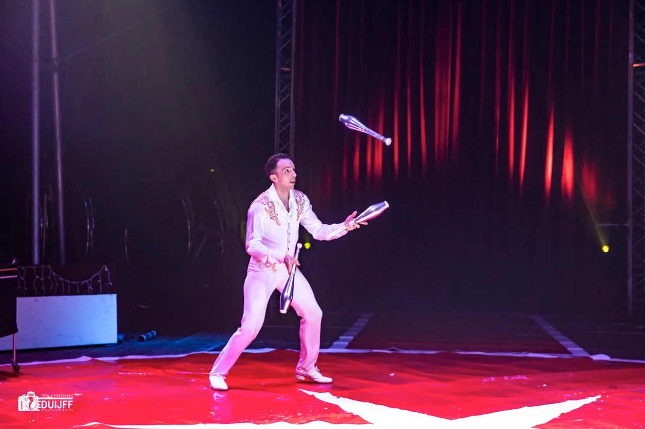 jongleur b