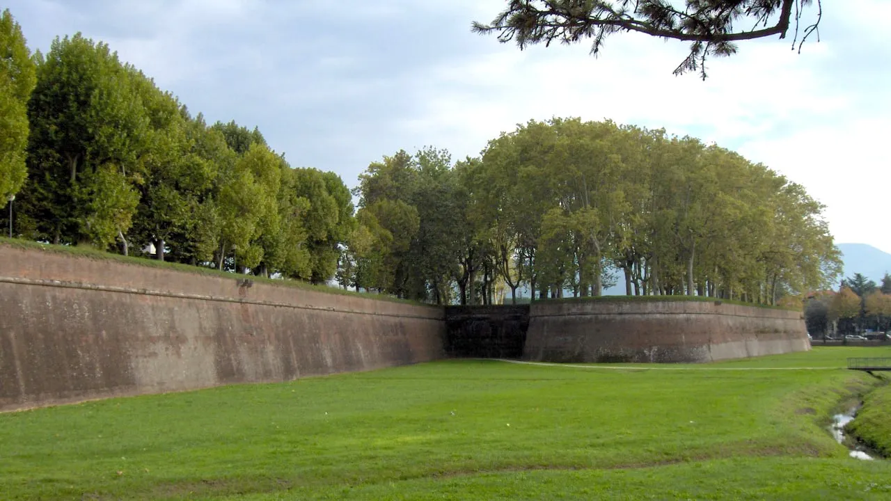 luccacity walls01 wiki